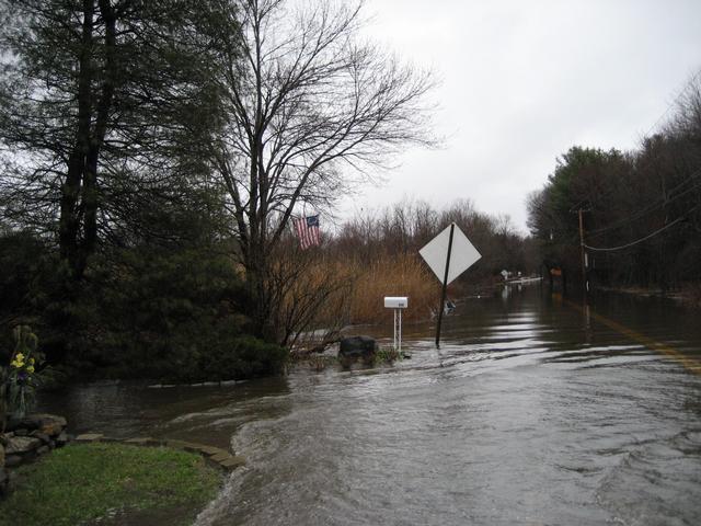 Greenwich Road Flooding - April 2007